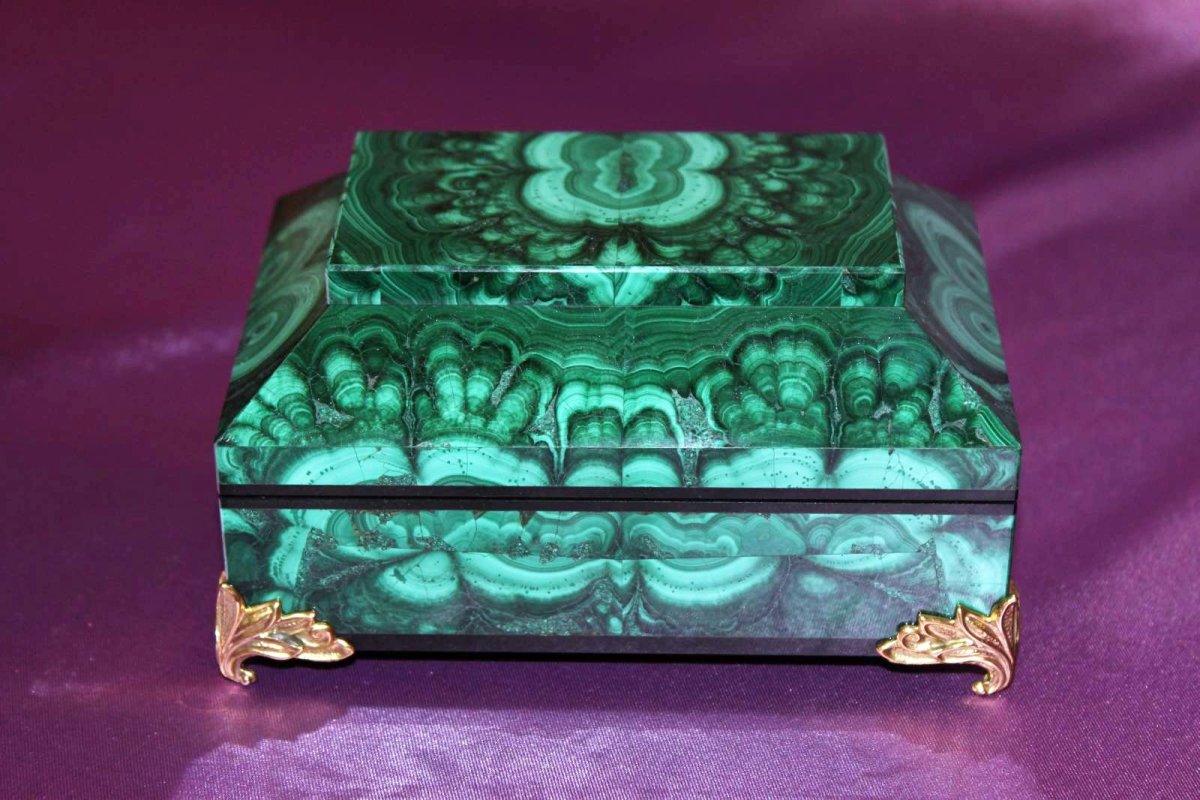 Малахи́товая шкатулка