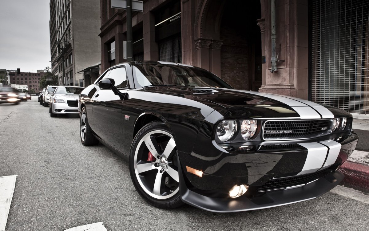 Dodge Challenger srt8