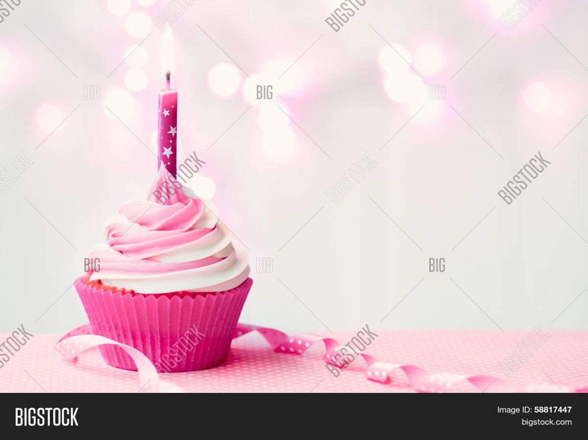 Открытка с днём рождения женщине Минимализм