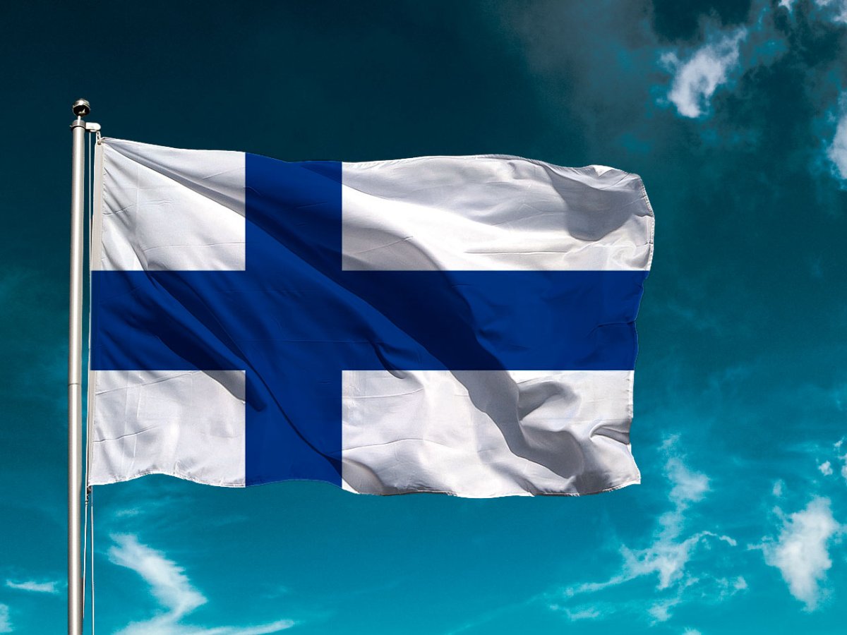 Развивающийся флаг Финляндии