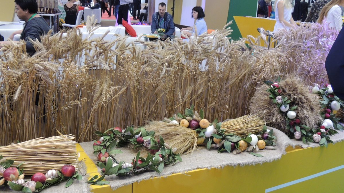 Сноп украшенный лентами