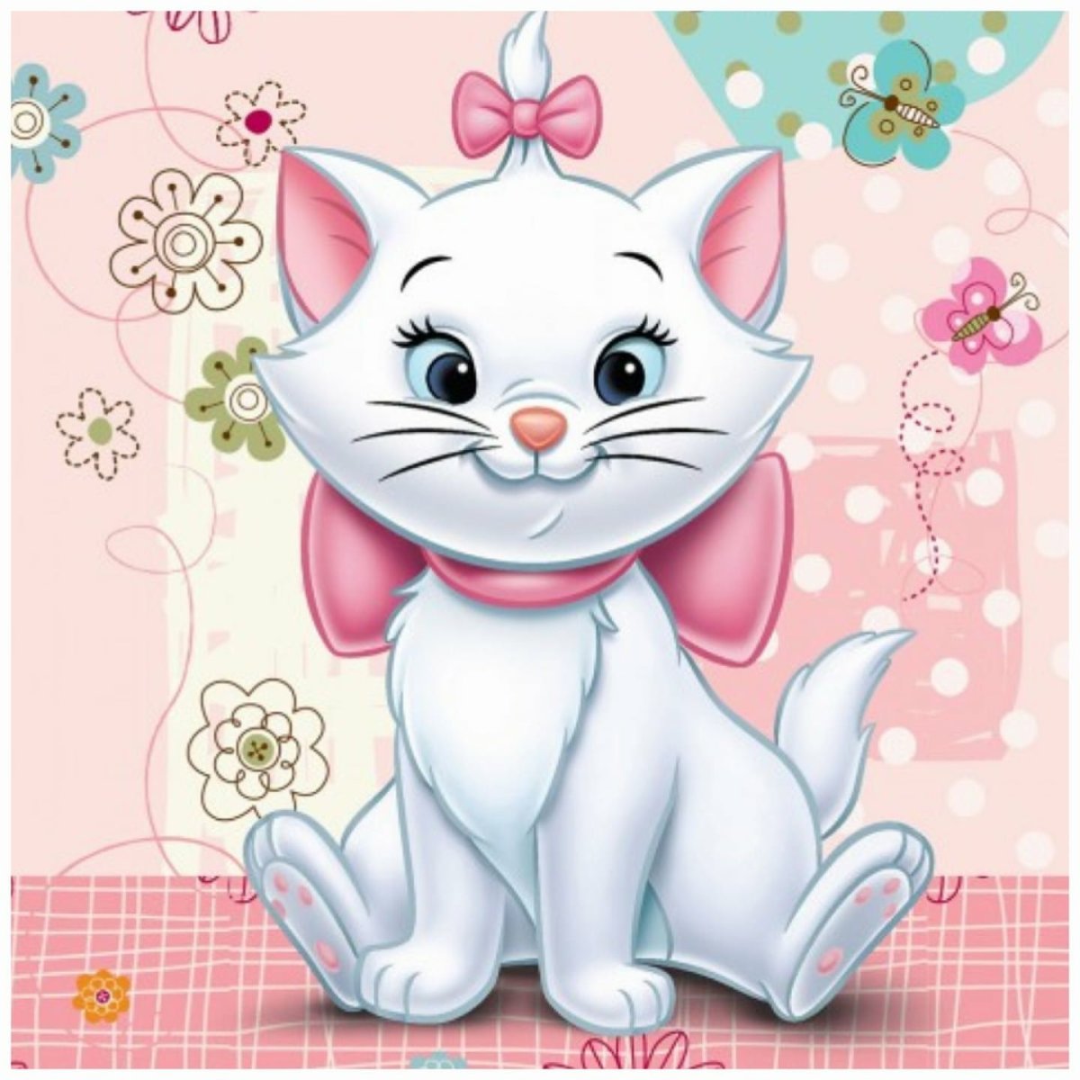 Белая кошечка с розовым бантом