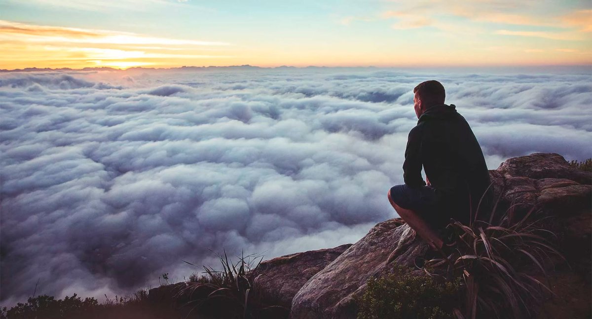 Смотрит на мысли