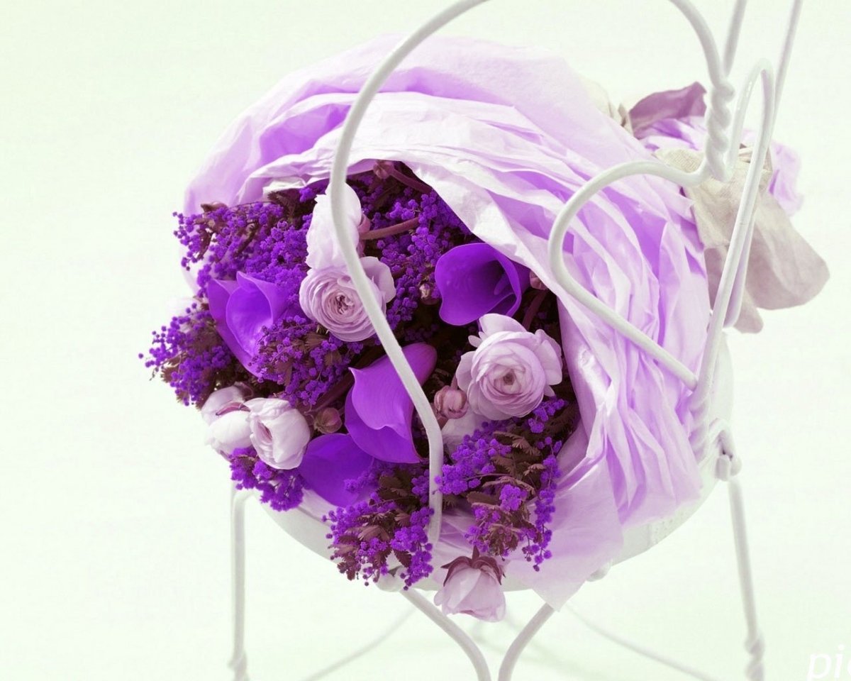 Стильный букет в сиреневых тонах