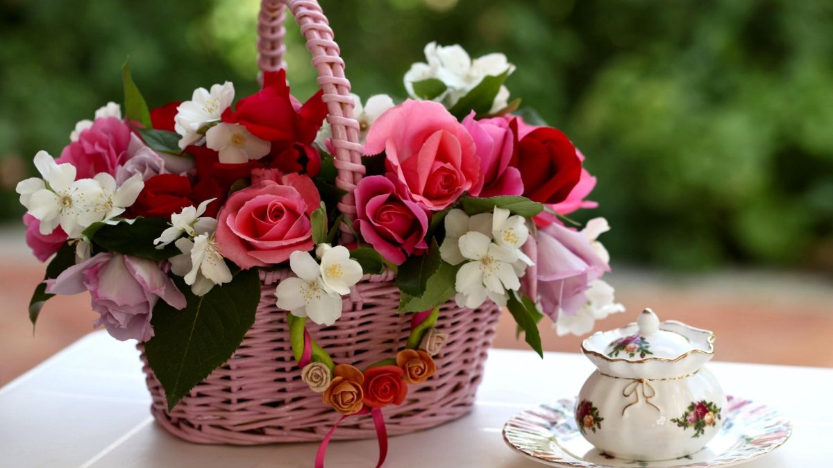 Суббота с корзинками цветов