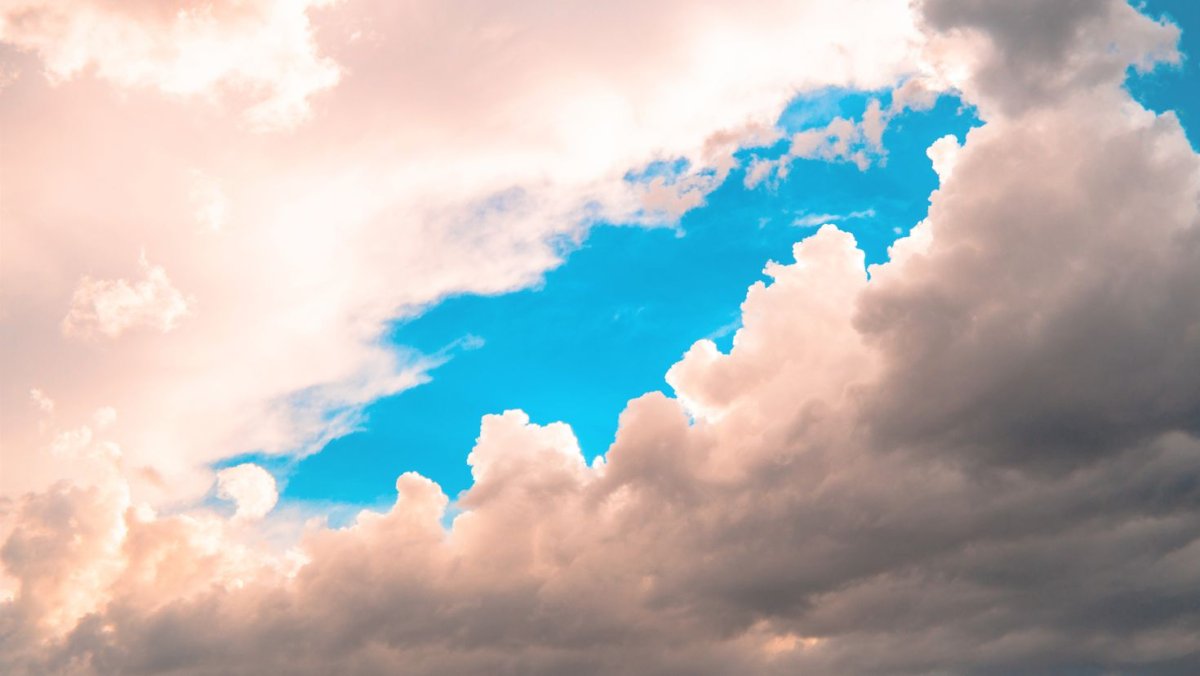 Голубое небо с облаками