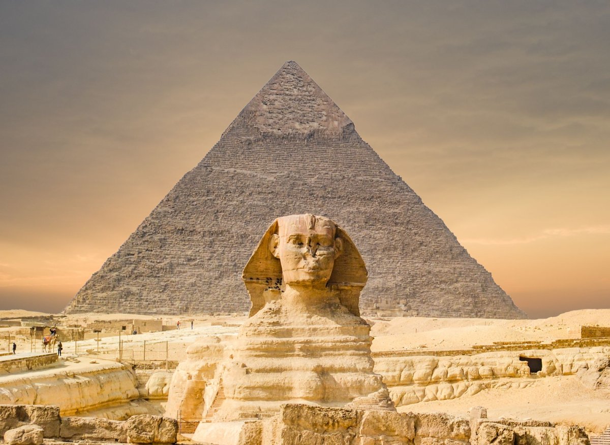 Египетские пирамиды и сфинкс