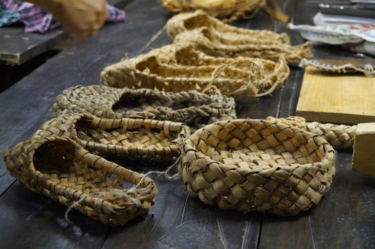 Лапти из соломы