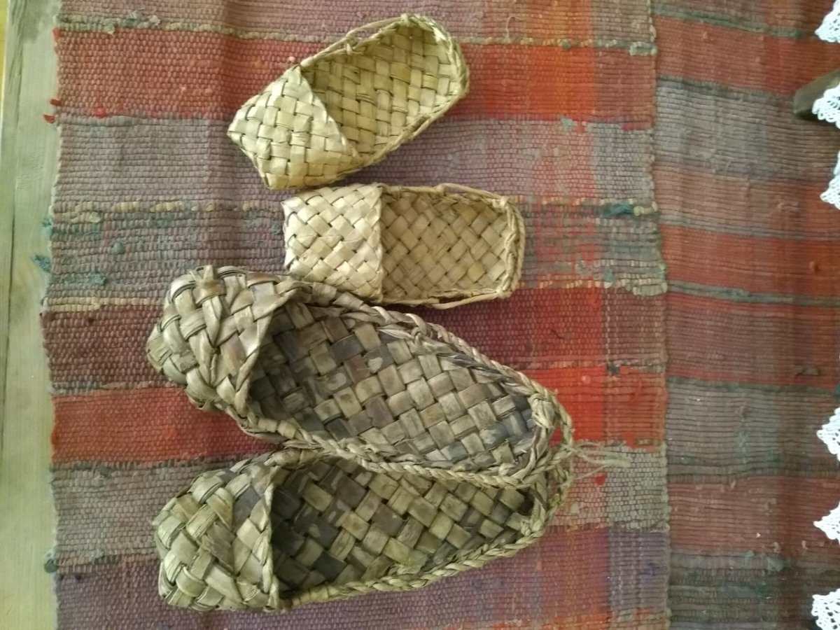 Лапти сбоку