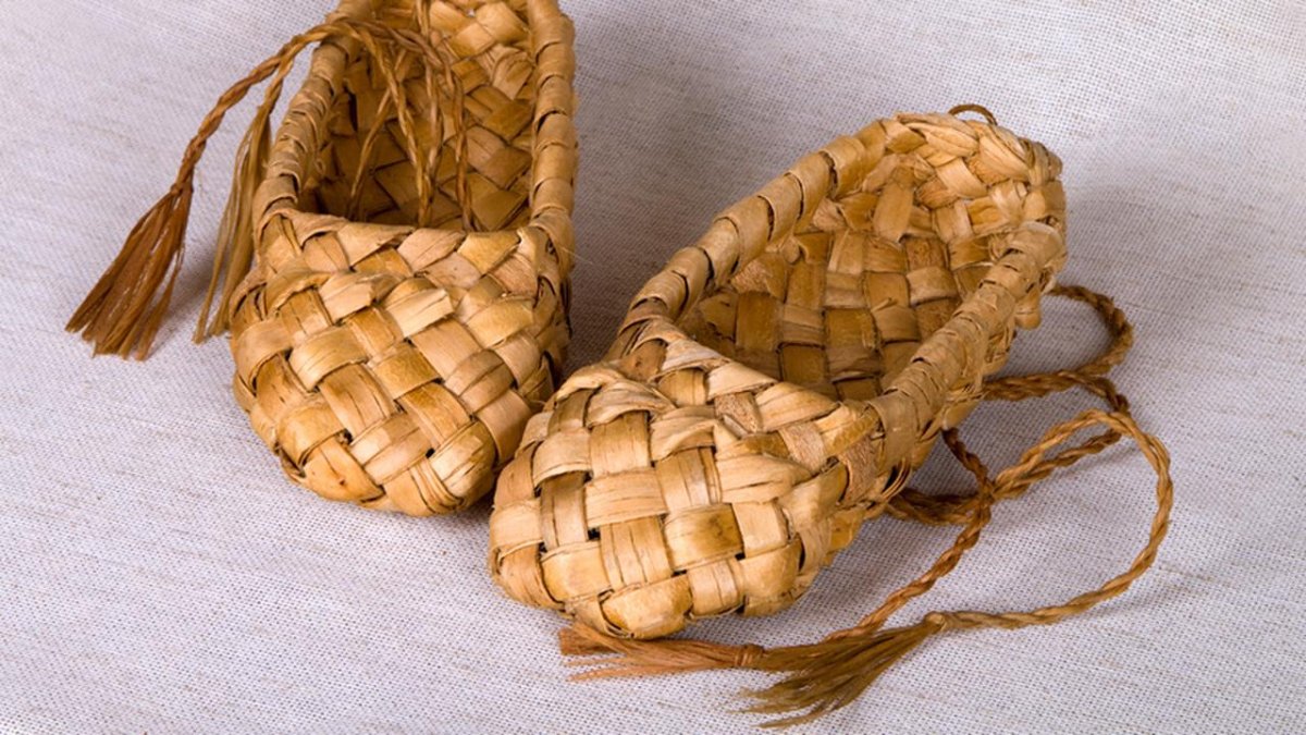 Лапти на веревке