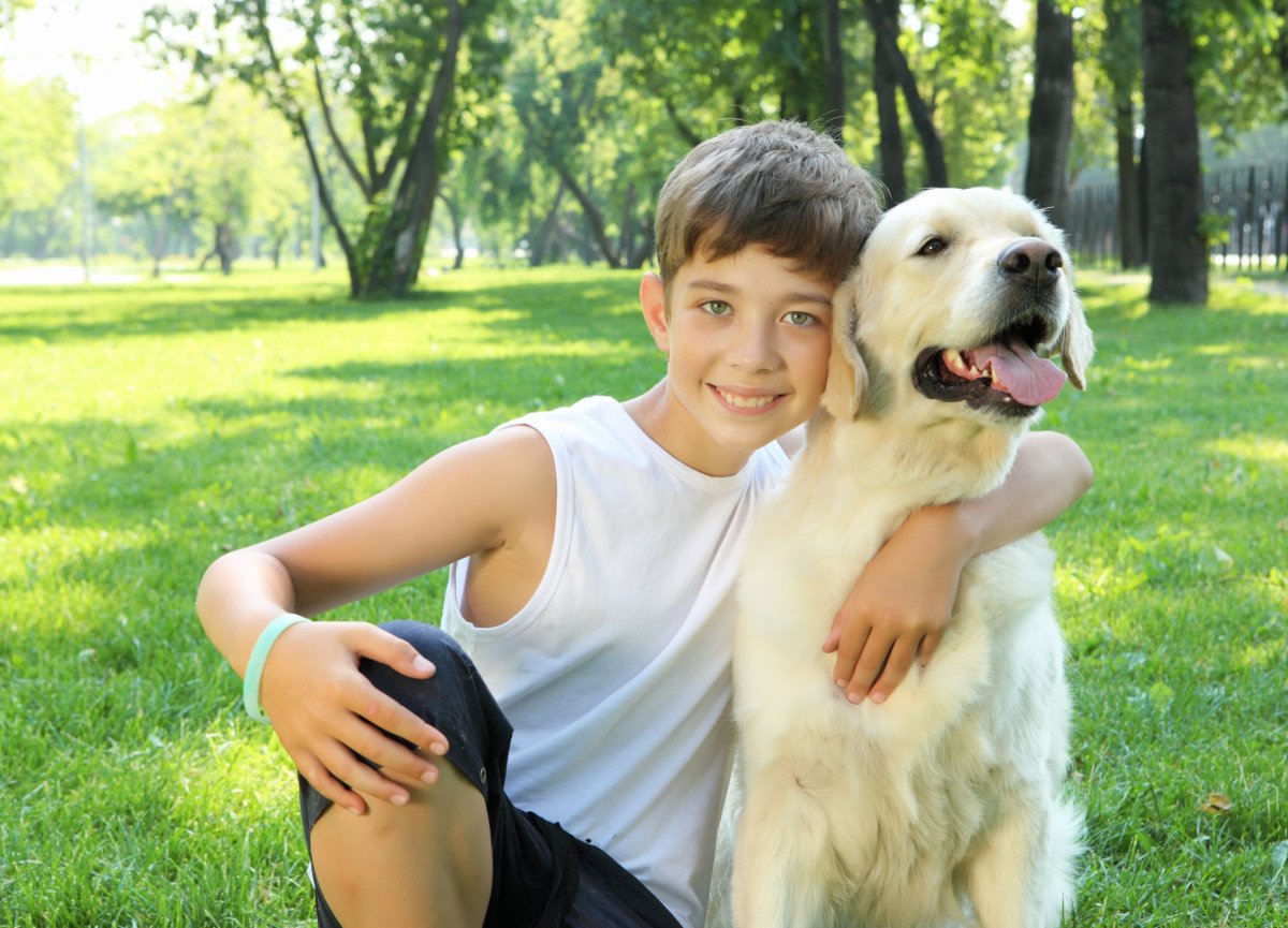 Подросток с собакой
