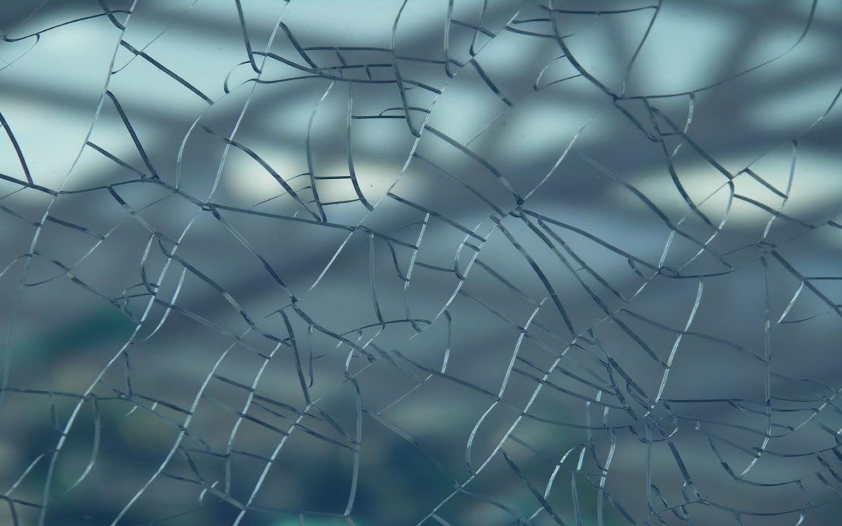 Разбитое стекло