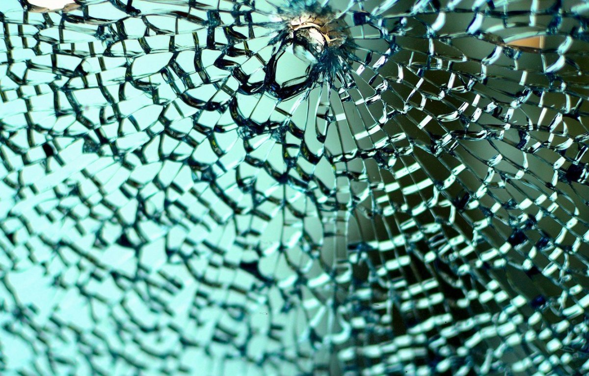 Разбивающееся стекло