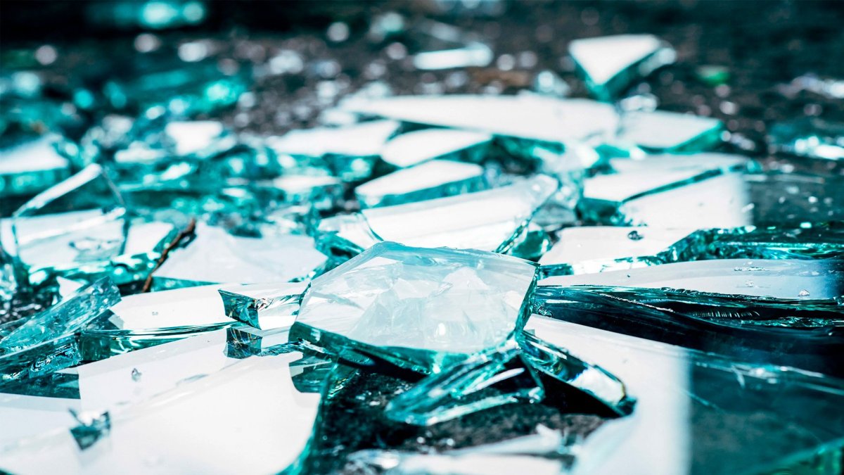 Разбитое стекло