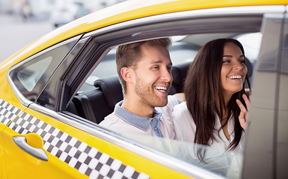 Девушка в такси