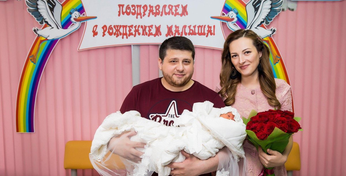 Фотозона на выписку из роддома