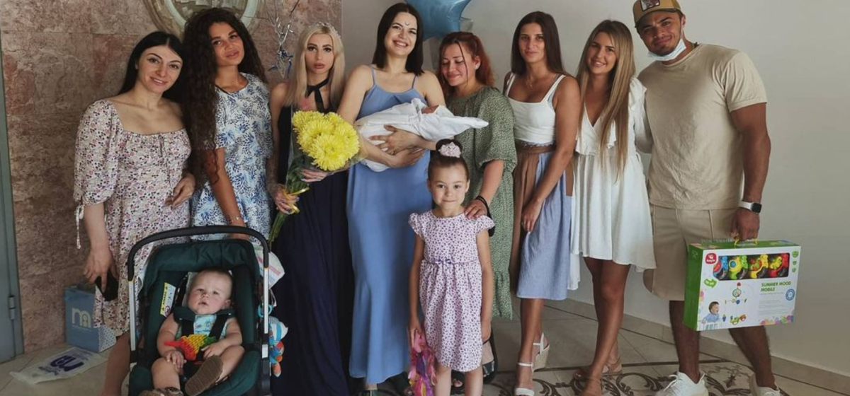 Ребенок Селены Майер