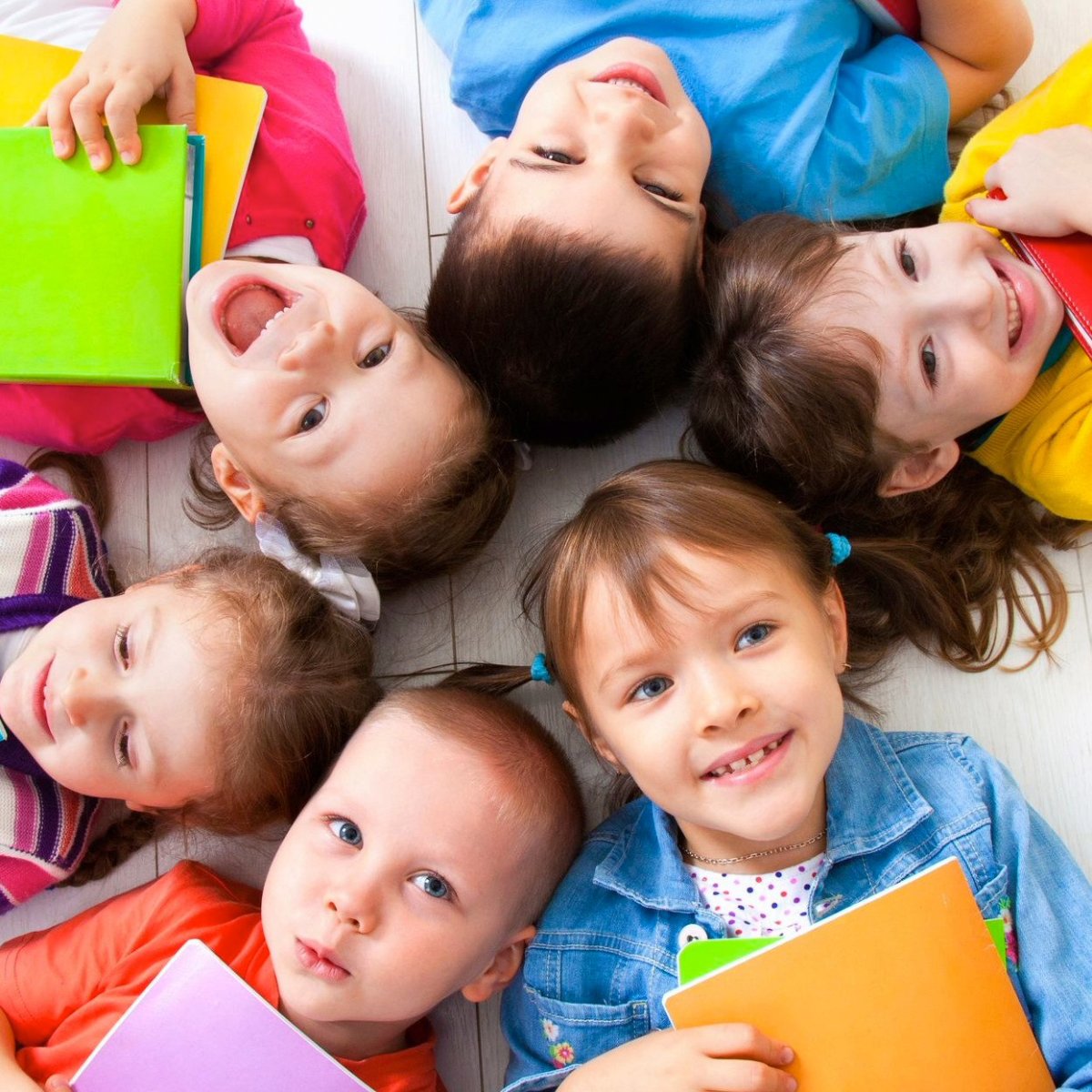 Дети в кругу