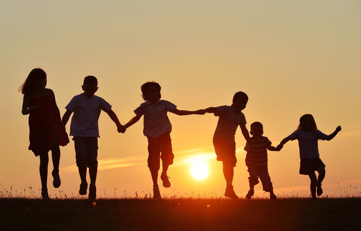 Счастливый ребенок в краске