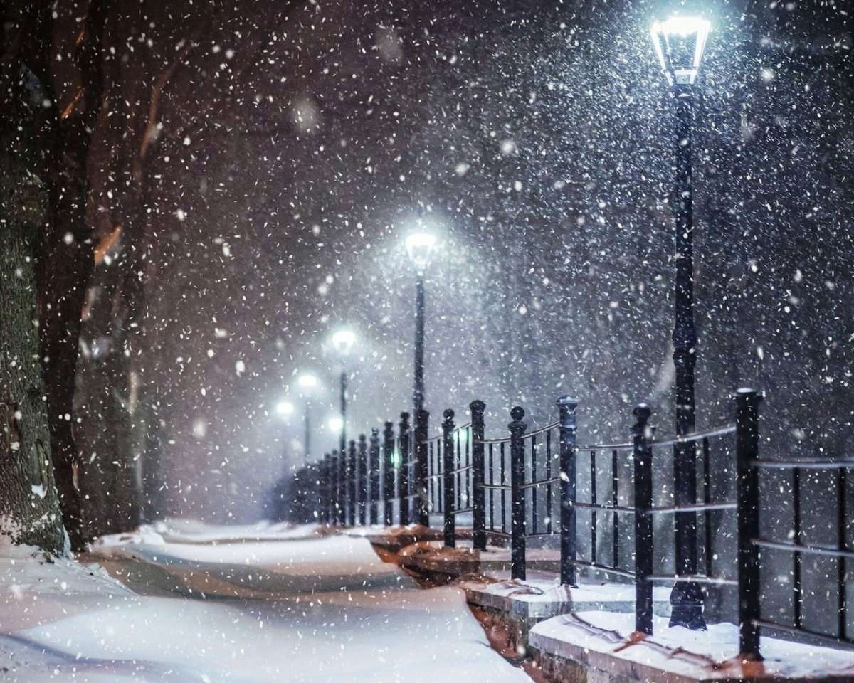 Снегопад ночью