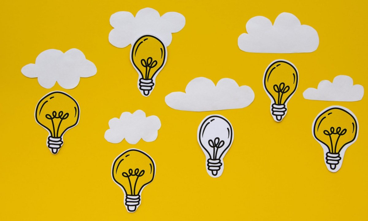 Лампочка желтая идея