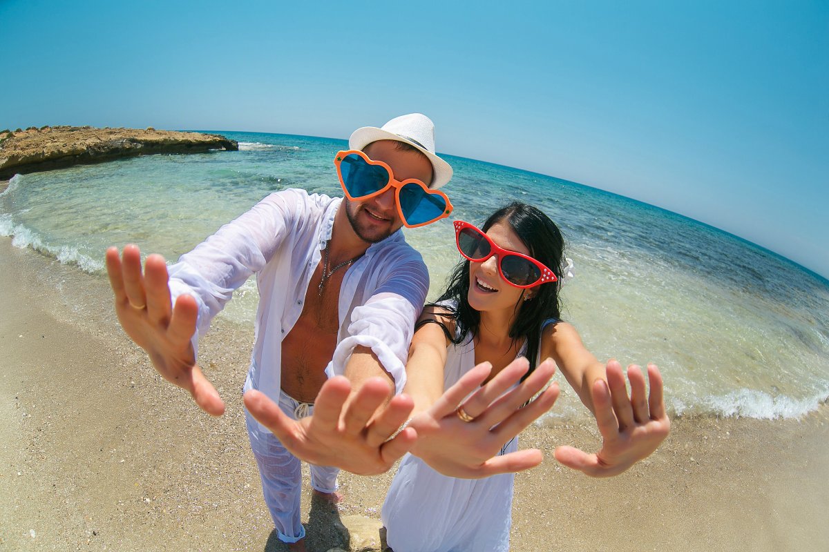 Счастливая пара на отдыхе