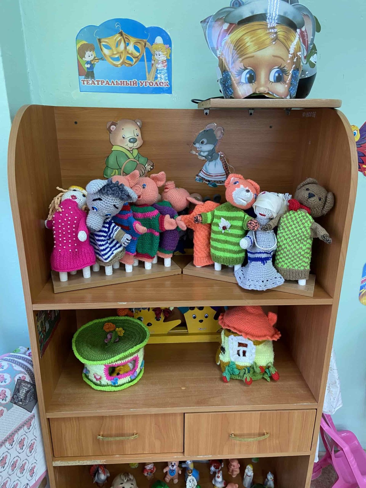 Атрибуты в театральный уголок своими руками