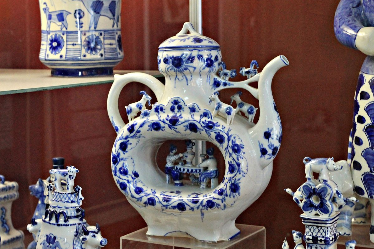 Натюрморт с самоваром Гжель