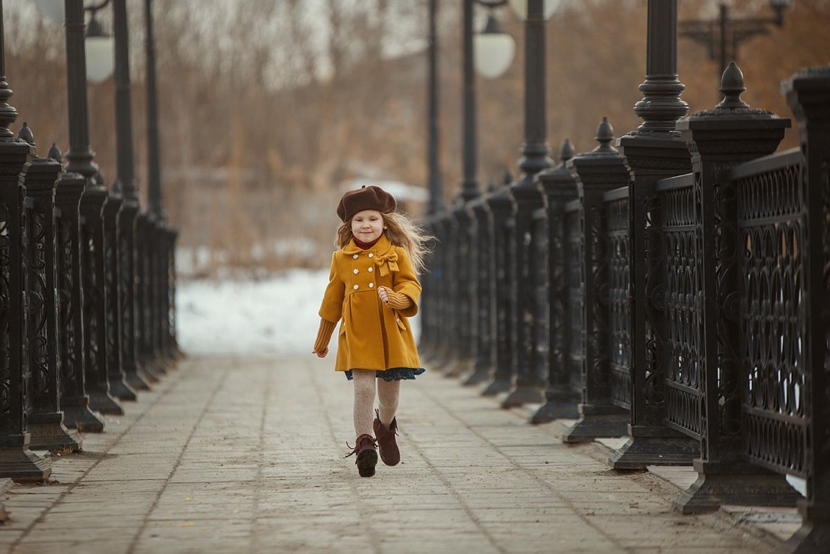 Девочки гуляют