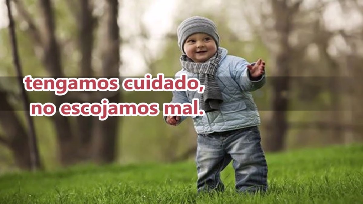 Маленькие дети на прогулке