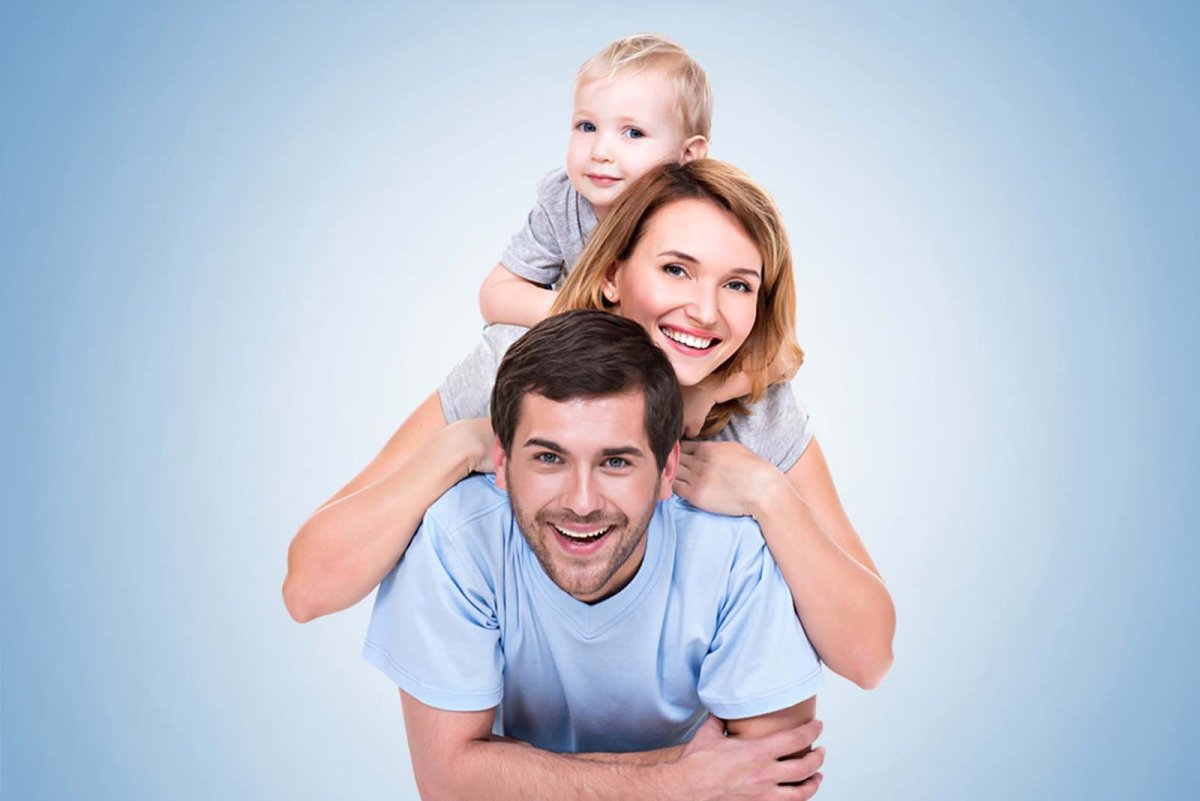 Семья на белом фоне