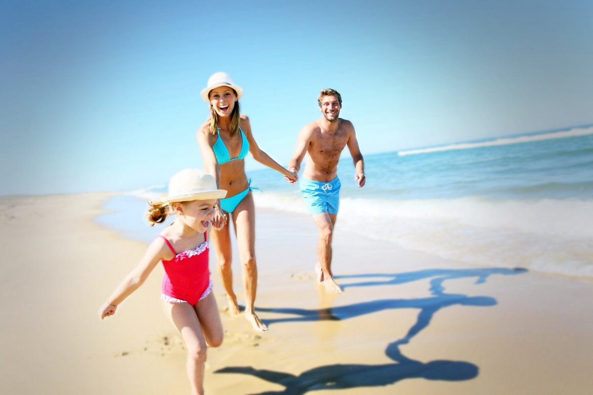 Семья на пляже