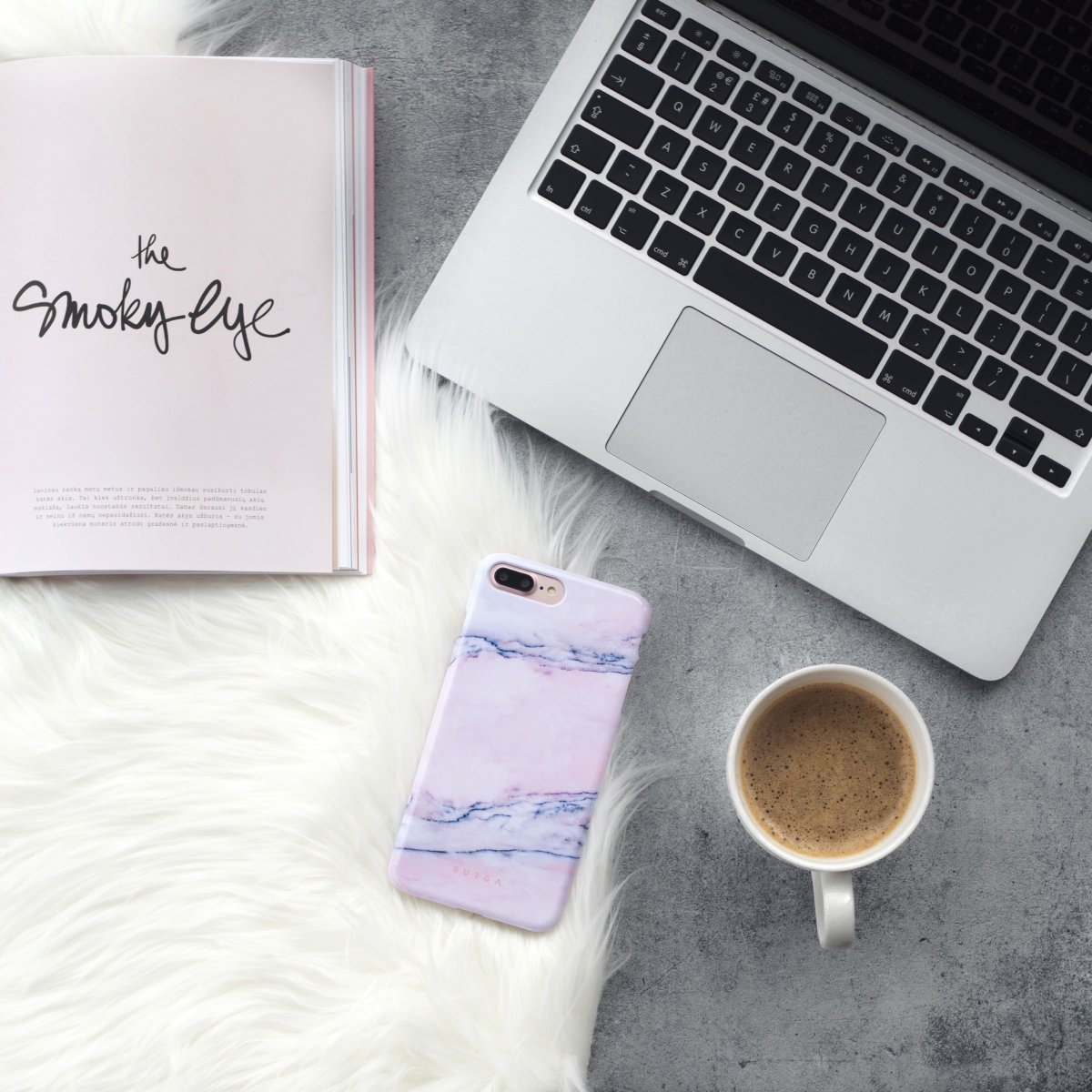 Макбук и кофе