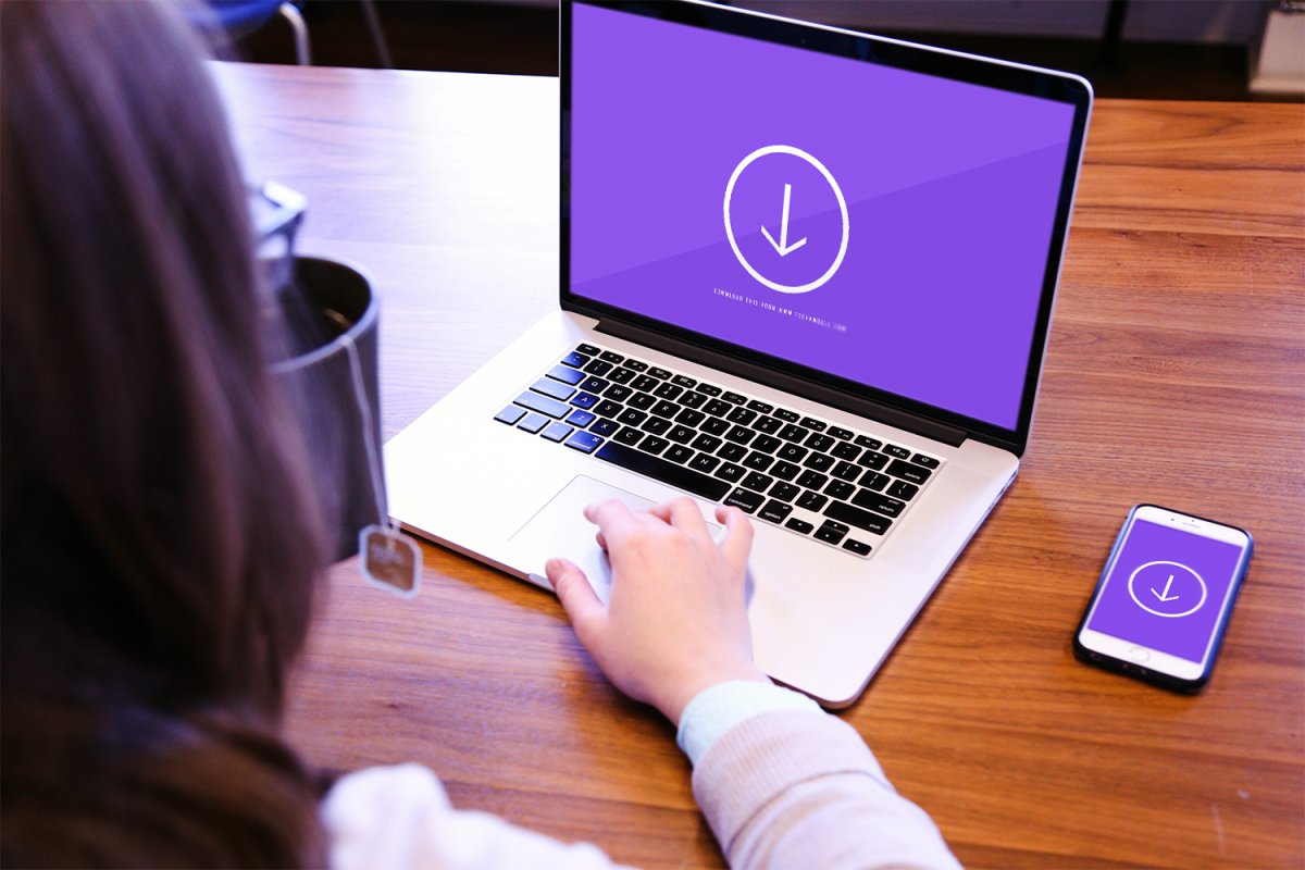 Человек за макбуком