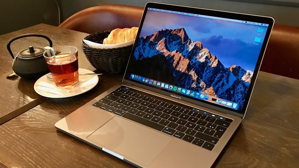 MACBOOK И кофе