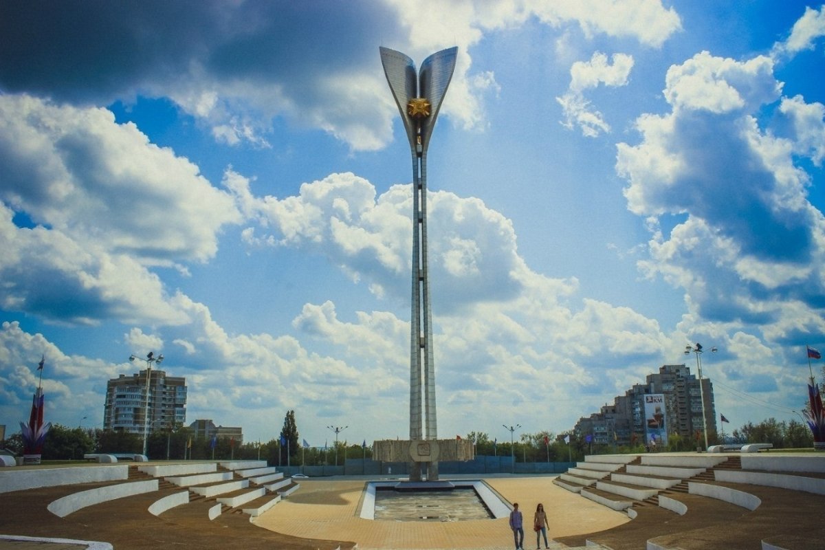 Театральная площадь Ростов на Дону стела
