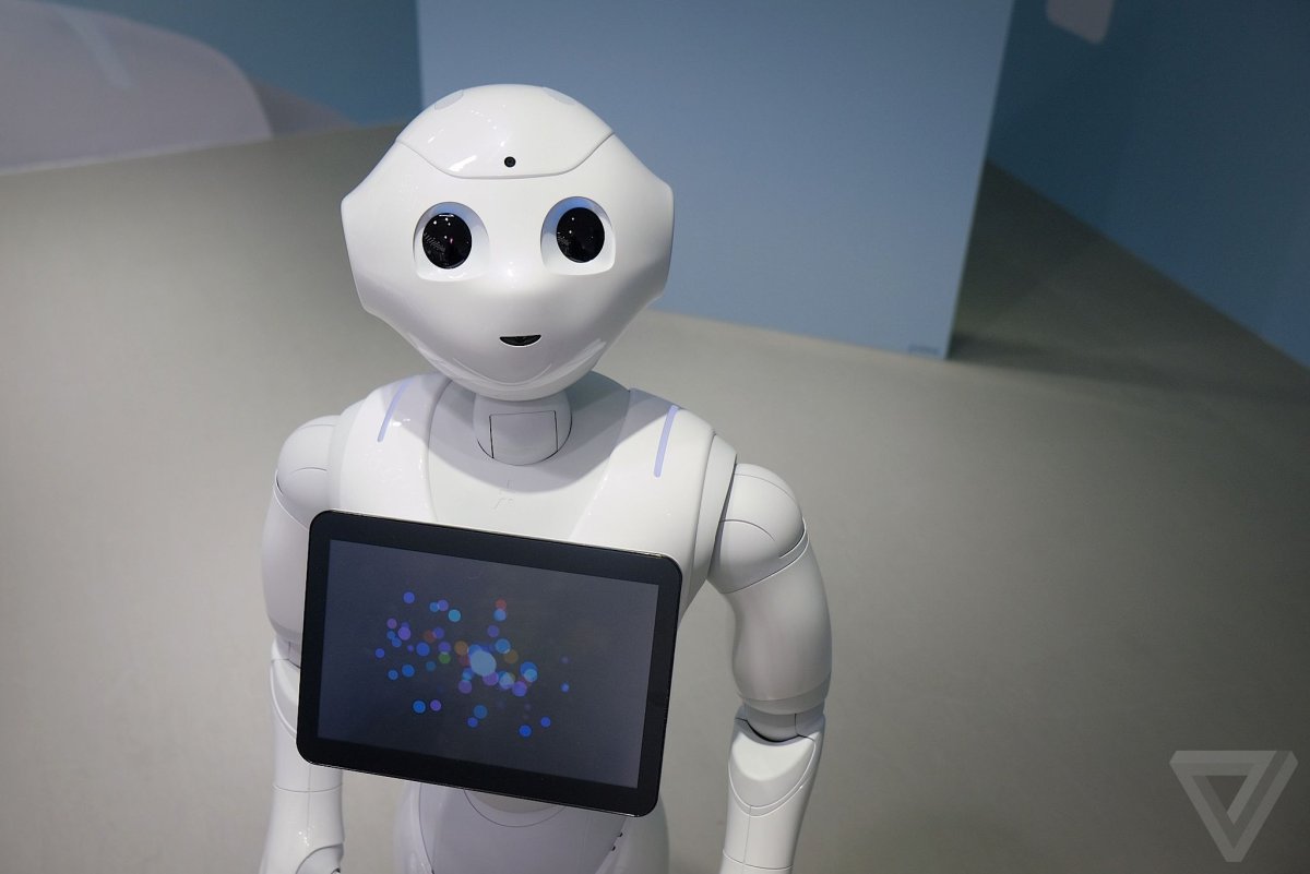 Белый добрый робот