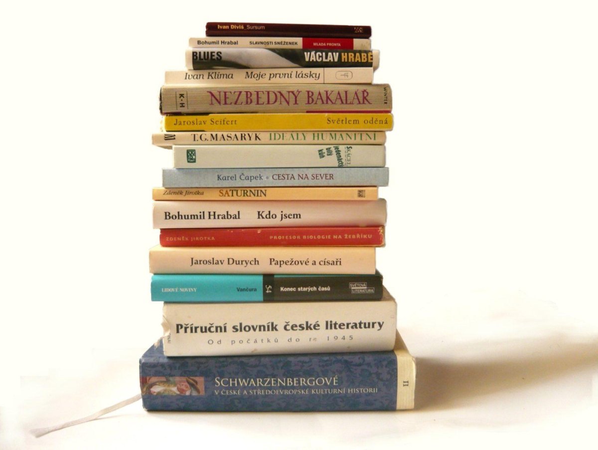 Стопка книг для подростков