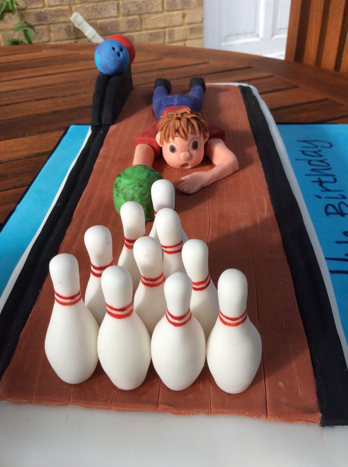Торт на день рождения боулинг