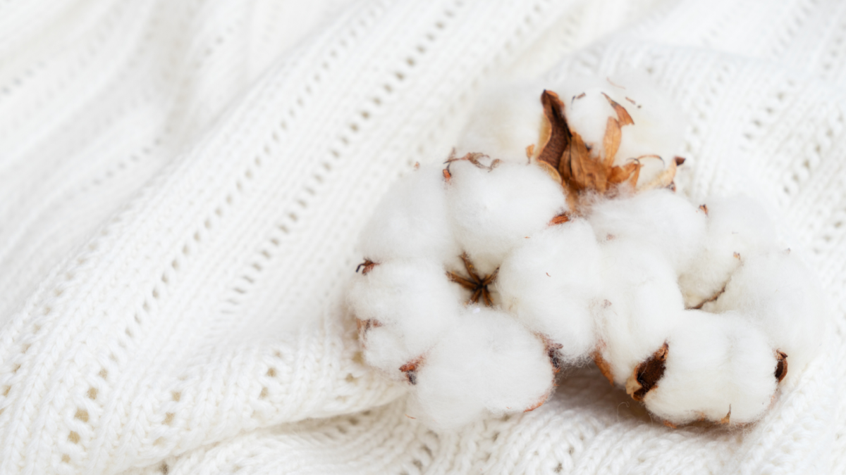 Хлопок на столе