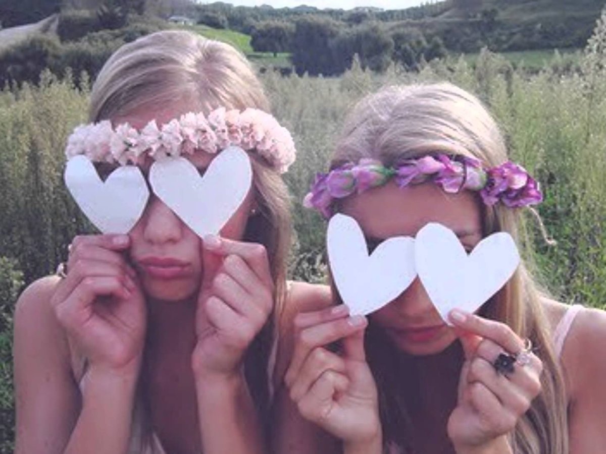 Две подруги