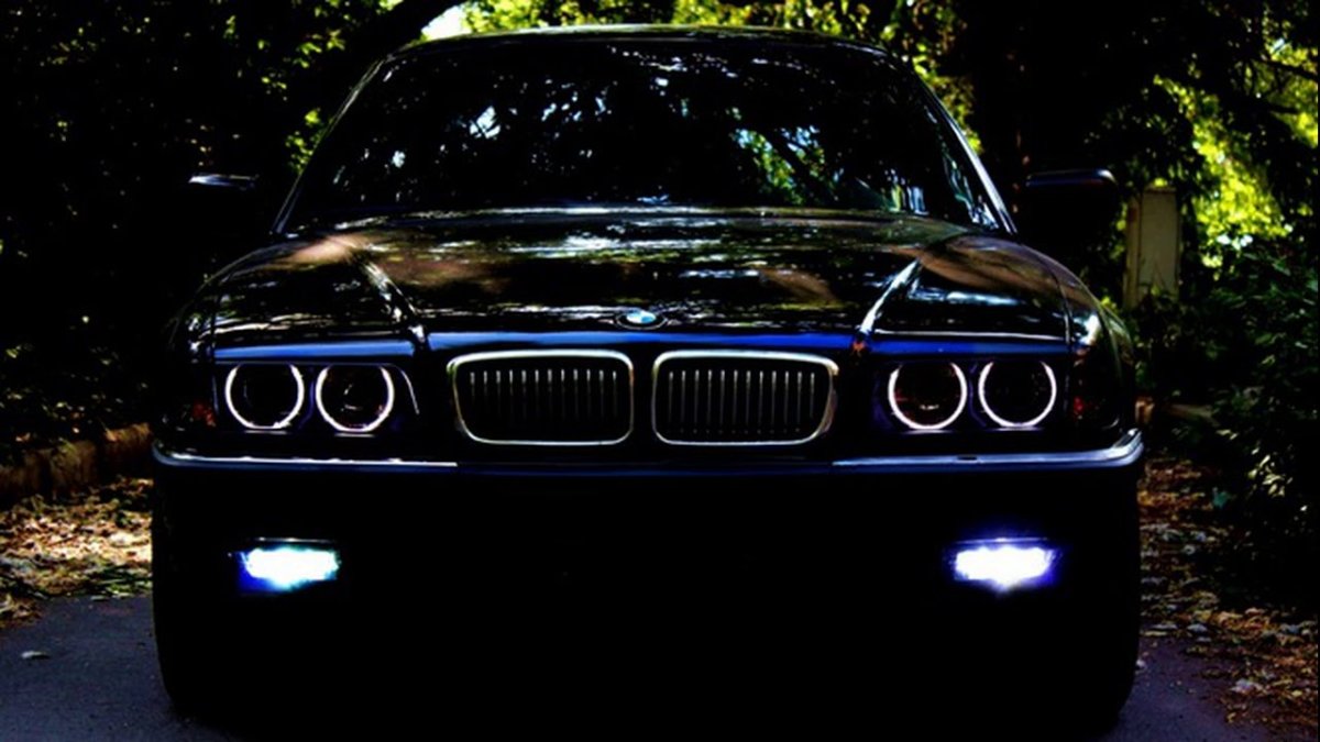 БМВ черный бумер е38