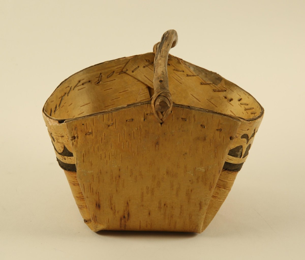 Берестяной кузовок