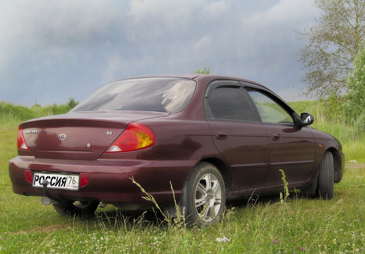 Kia Spectra красная