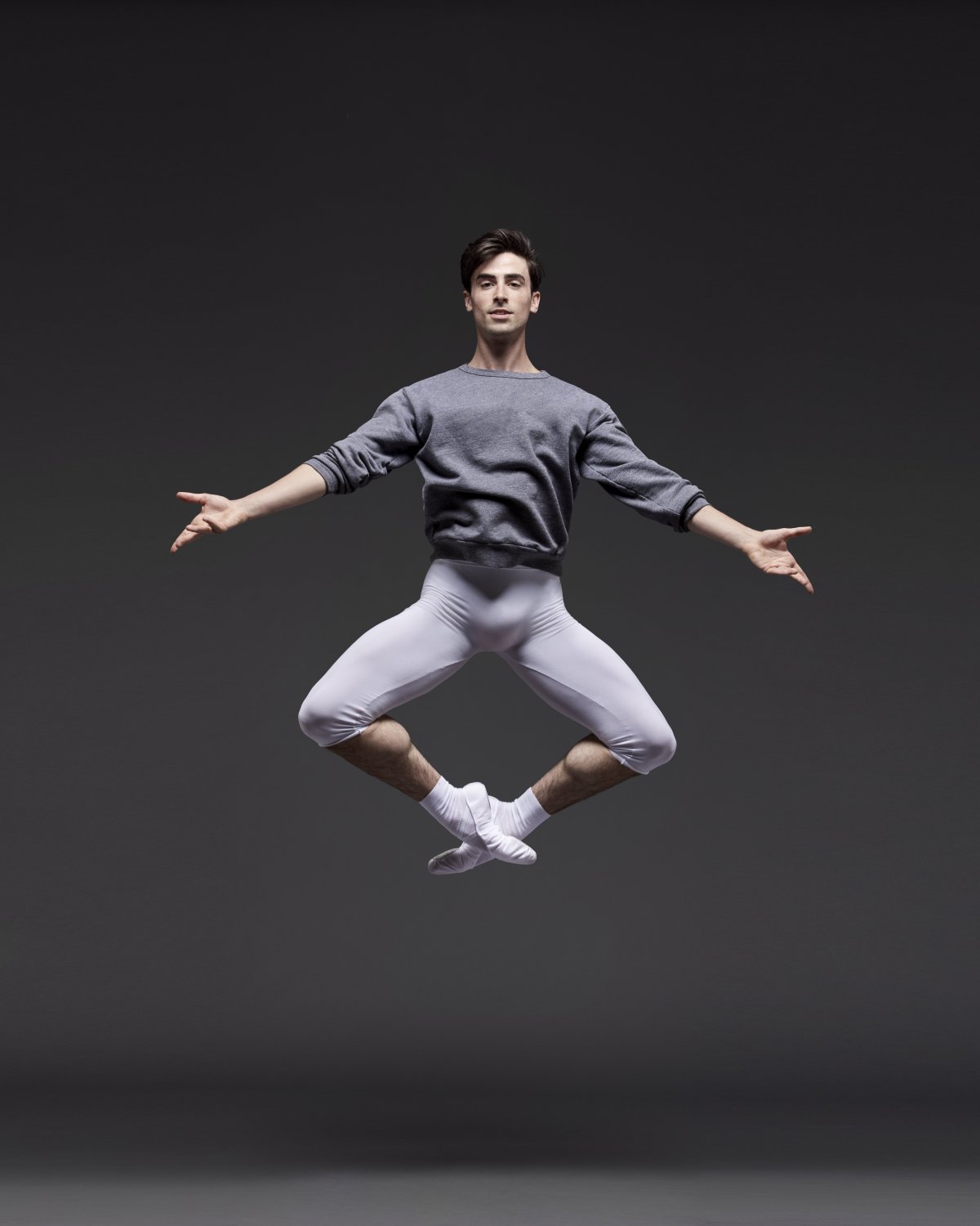 Танцующая девушка