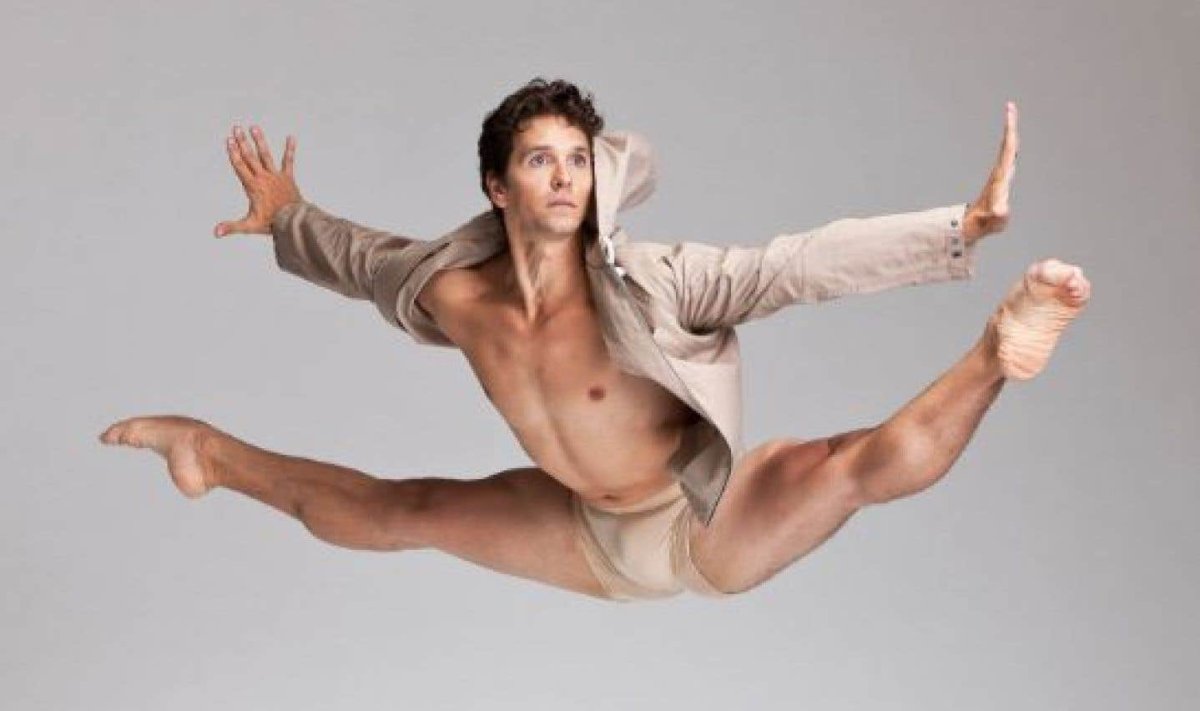 Мужчины в балетных пачках