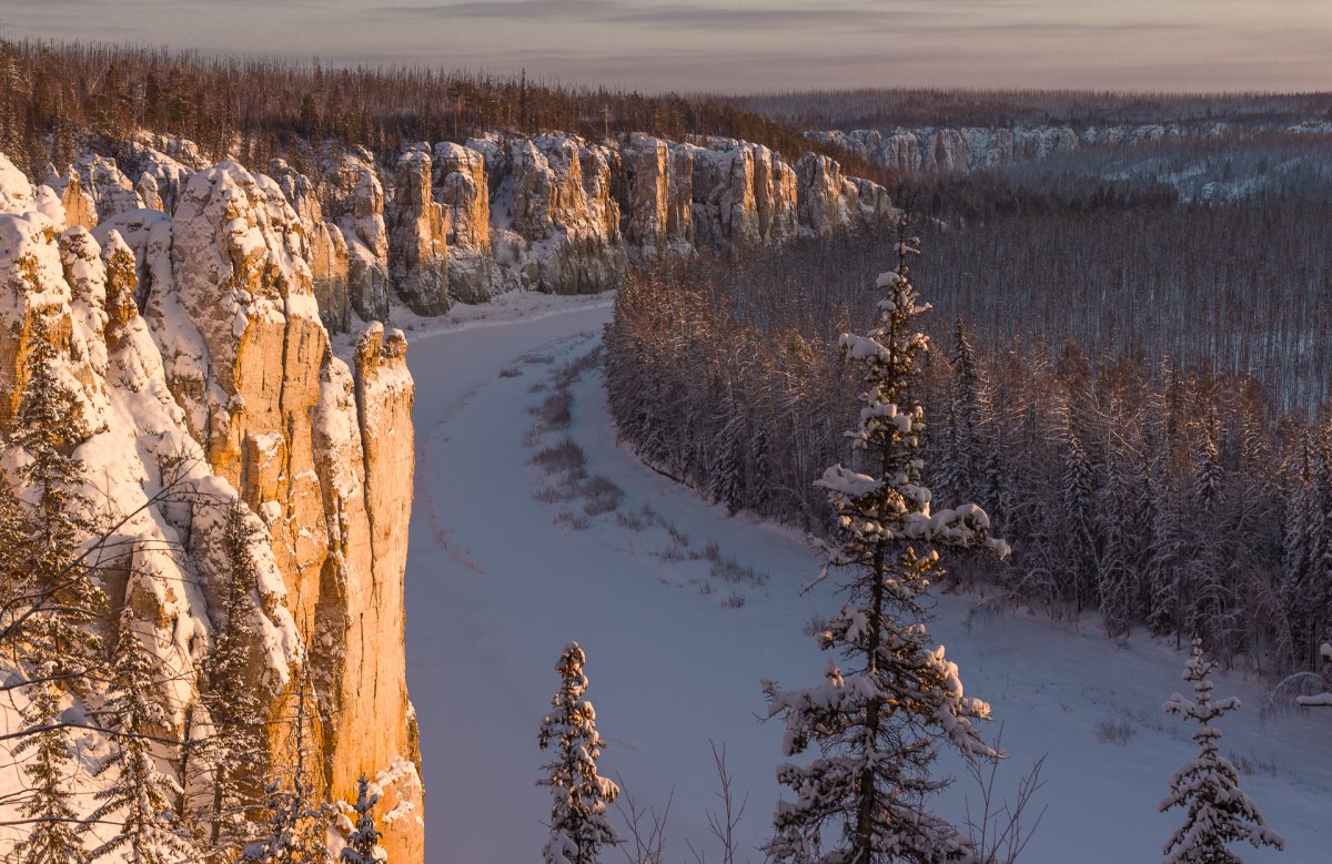 Синские столбы Саха Якутия река синяя зимняя