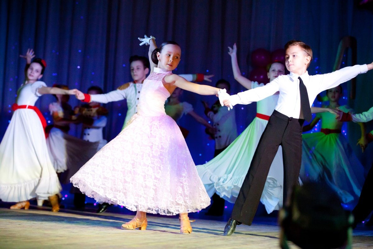 Рисунок танцующих людей