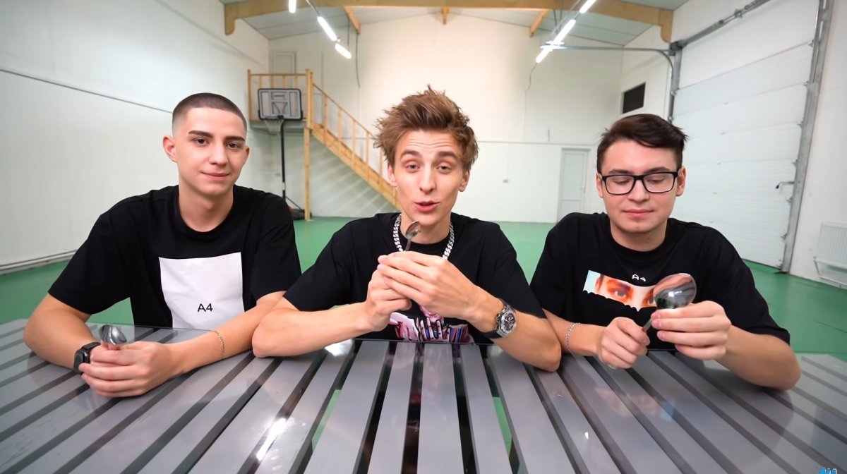 Остановите землю я сойду Мем