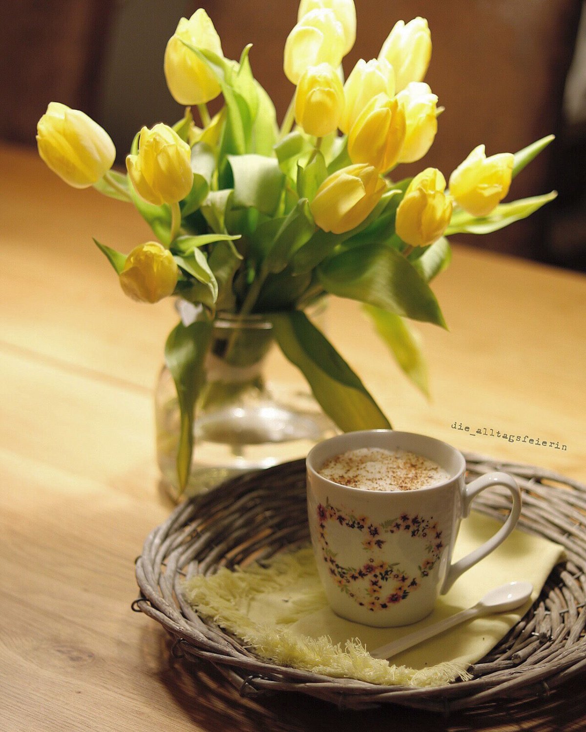 Тюльпаны и кофе
